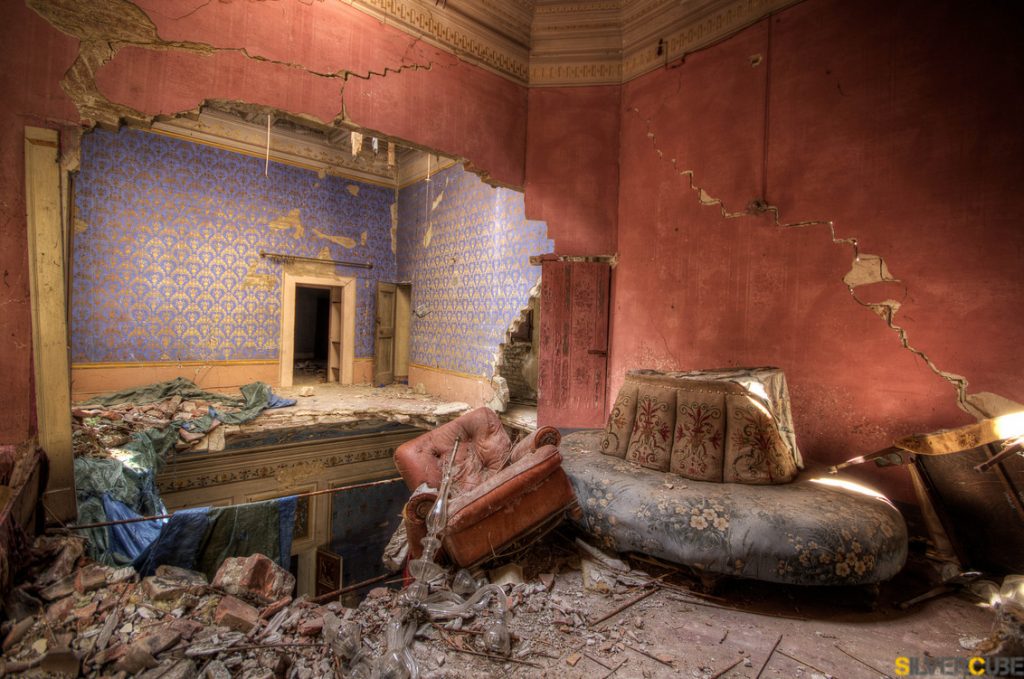 vervallen woonkamer kasteel